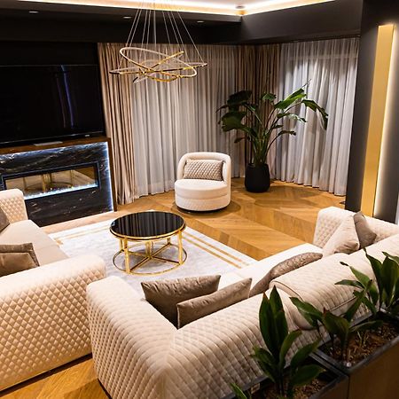 Deluxe Aparthotel Marwell Residence Suceava Eksteriør billede
