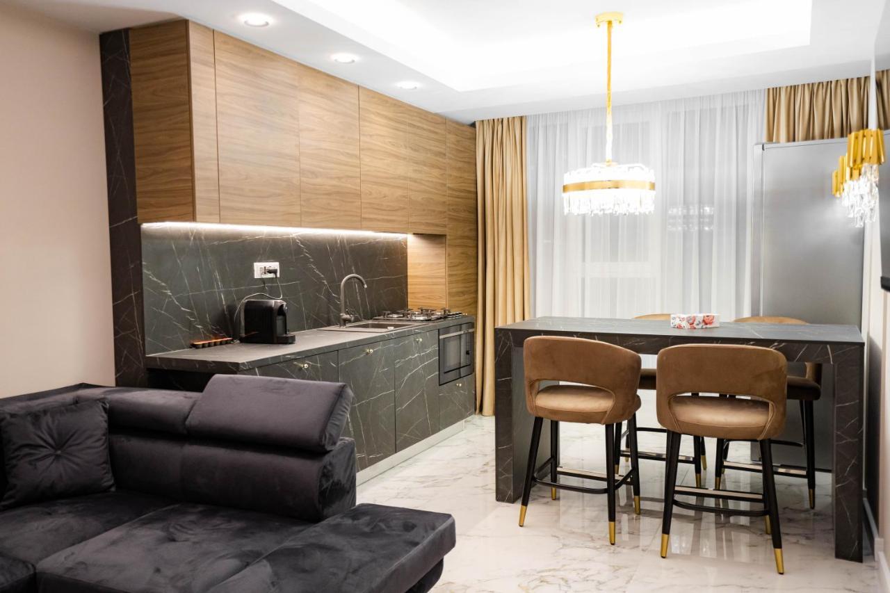 Deluxe Aparthotel Marwell Residence Suceava Eksteriør billede