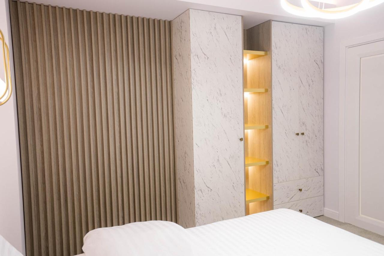 Deluxe Aparthotel Marwell Residence Suceava Eksteriør billede