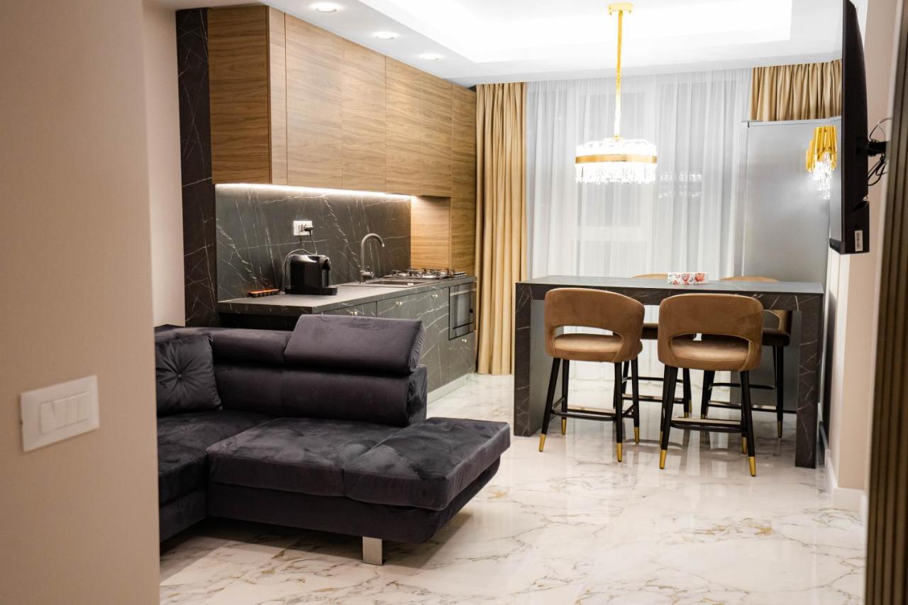 Deluxe Aparthotel Marwell Residence Suceava Eksteriør billede