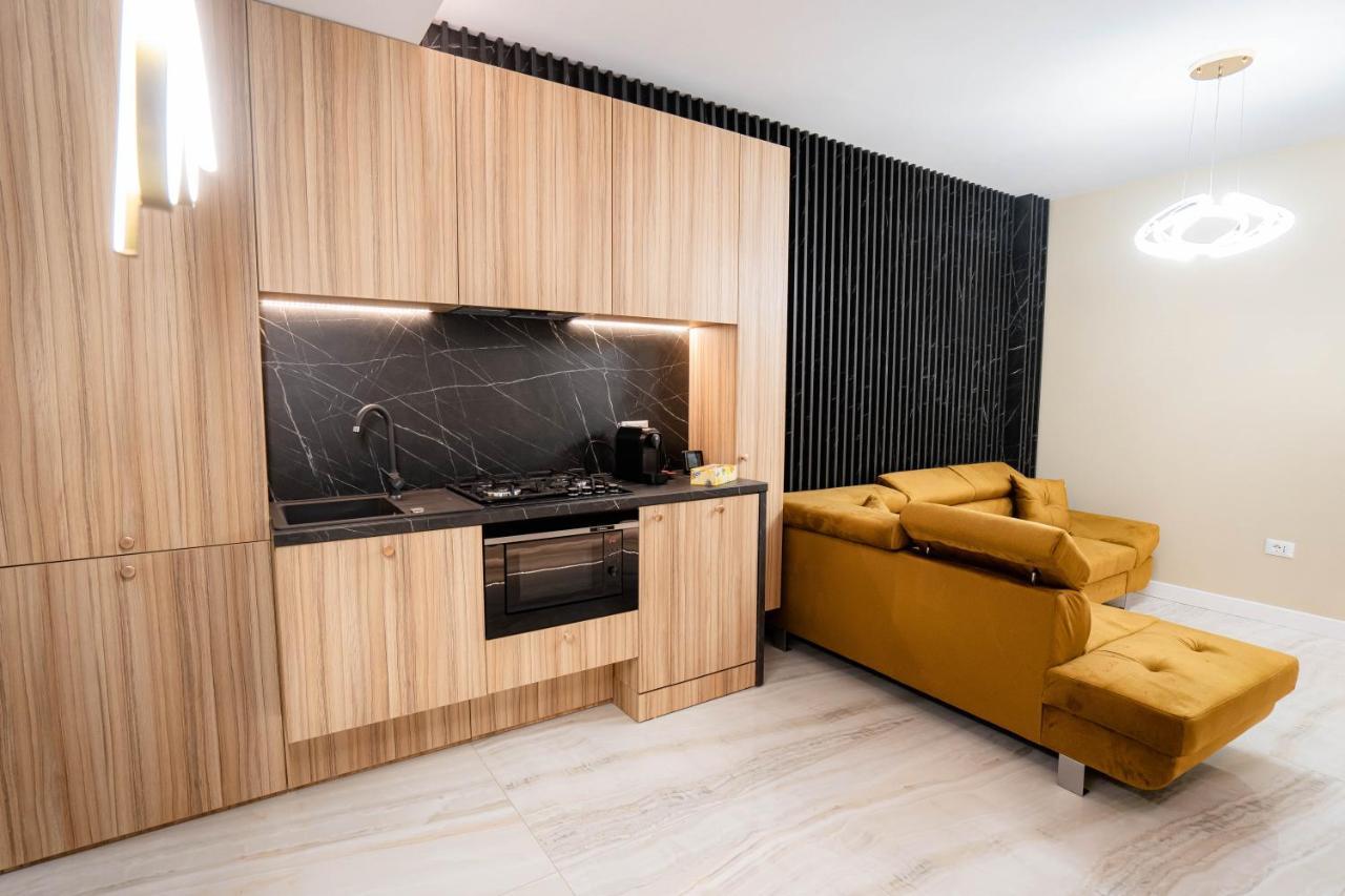 Deluxe Aparthotel Marwell Residence Suceava Eksteriør billede
