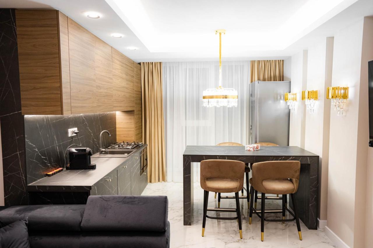 Deluxe Aparthotel Marwell Residence Suceava Eksteriør billede