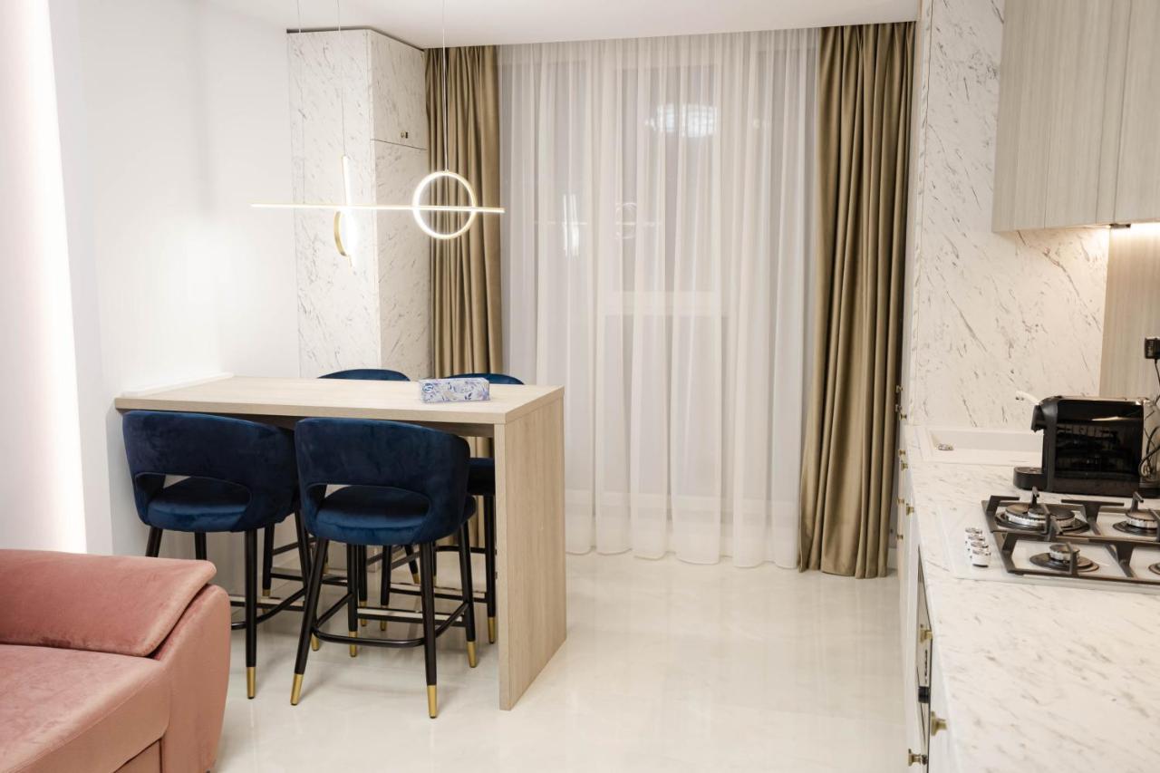Deluxe Aparthotel Marwell Residence Suceava Eksteriør billede