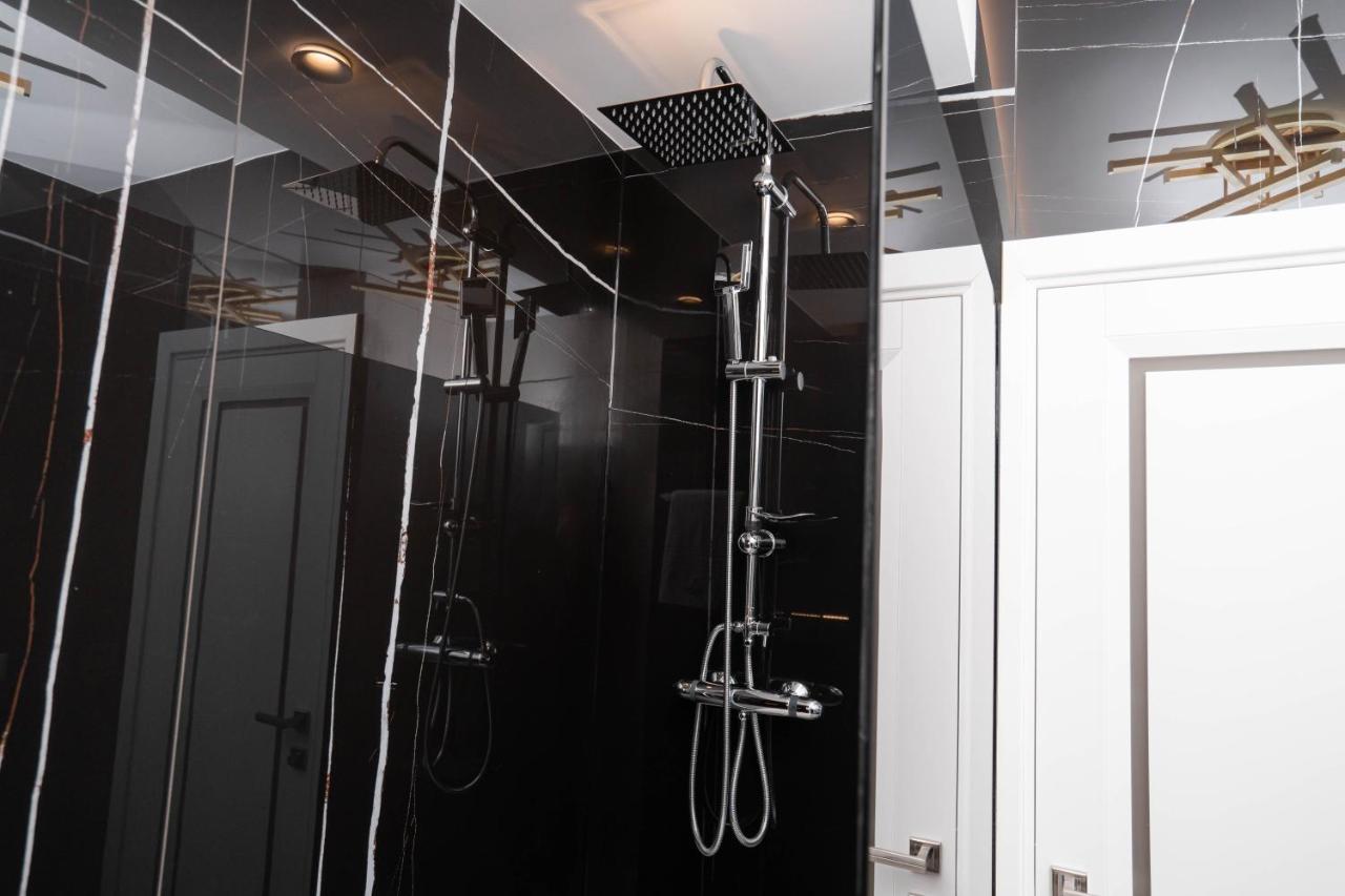 Deluxe Aparthotel Marwell Residence Suceava Eksteriør billede