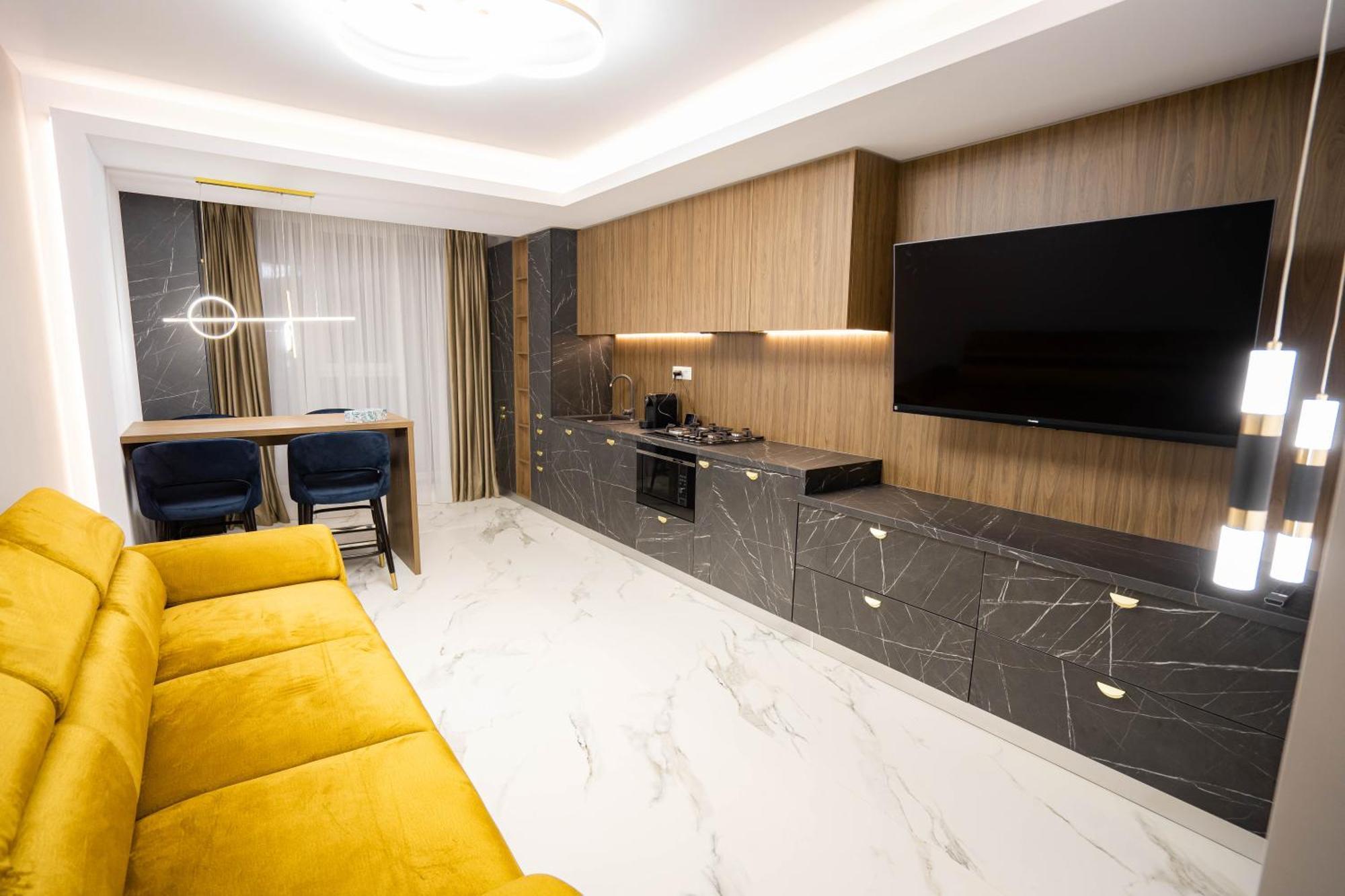 Deluxe Aparthotel Marwell Residence Suceava Eksteriør billede