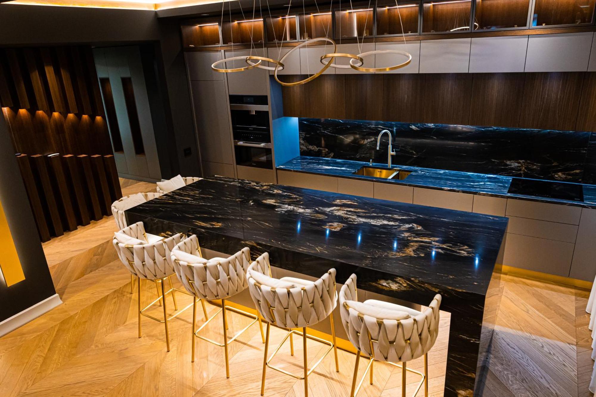 Deluxe Aparthotel Marwell Residence Suceava Værelse billede