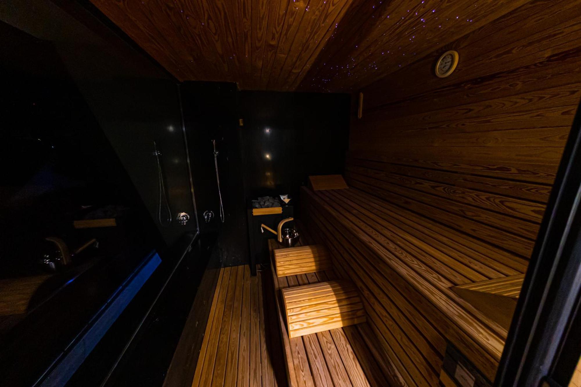 Deluxe Aparthotel Marwell Residence Suceava Værelse billede