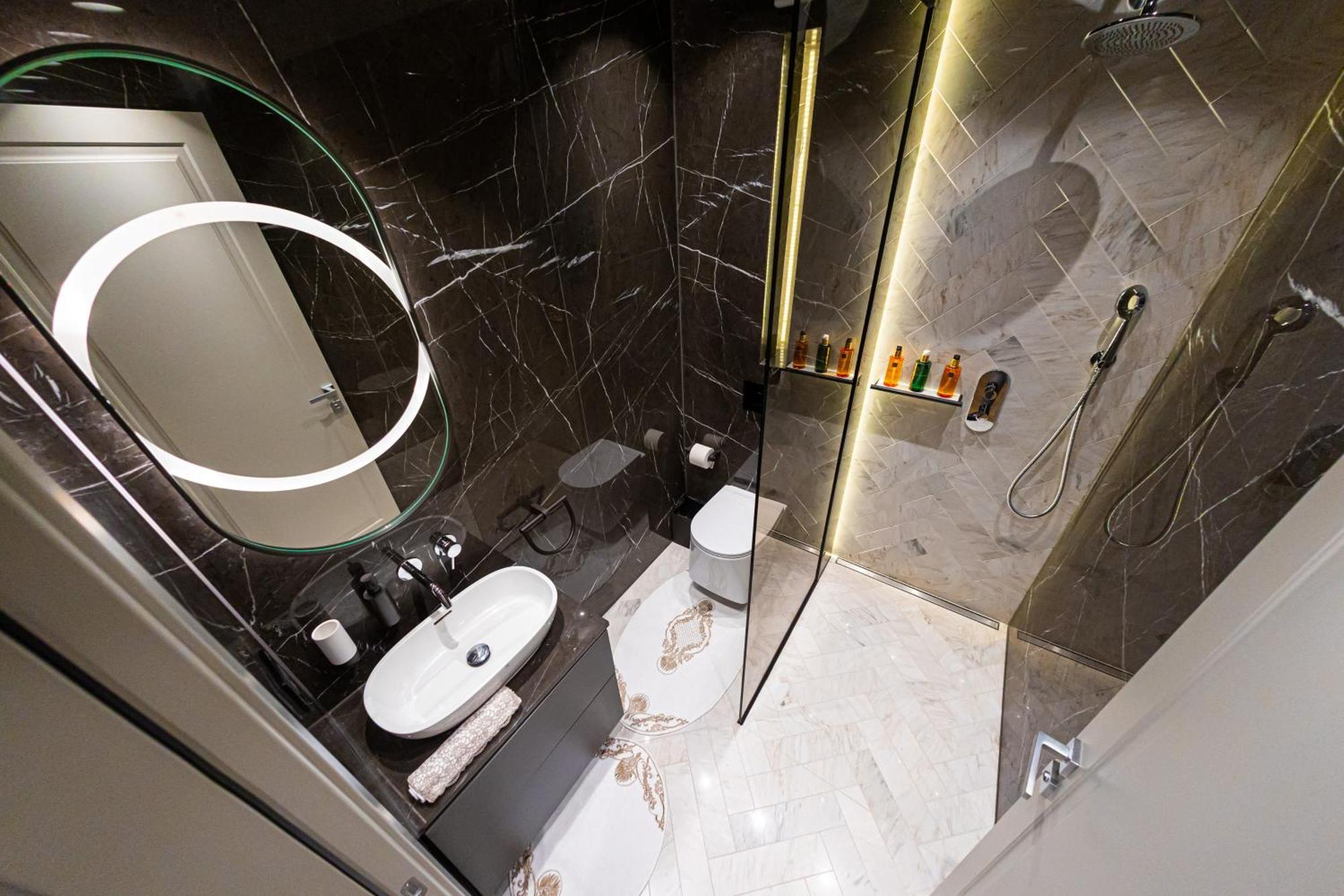 Deluxe Aparthotel Marwell Residence Suceava Værelse billede