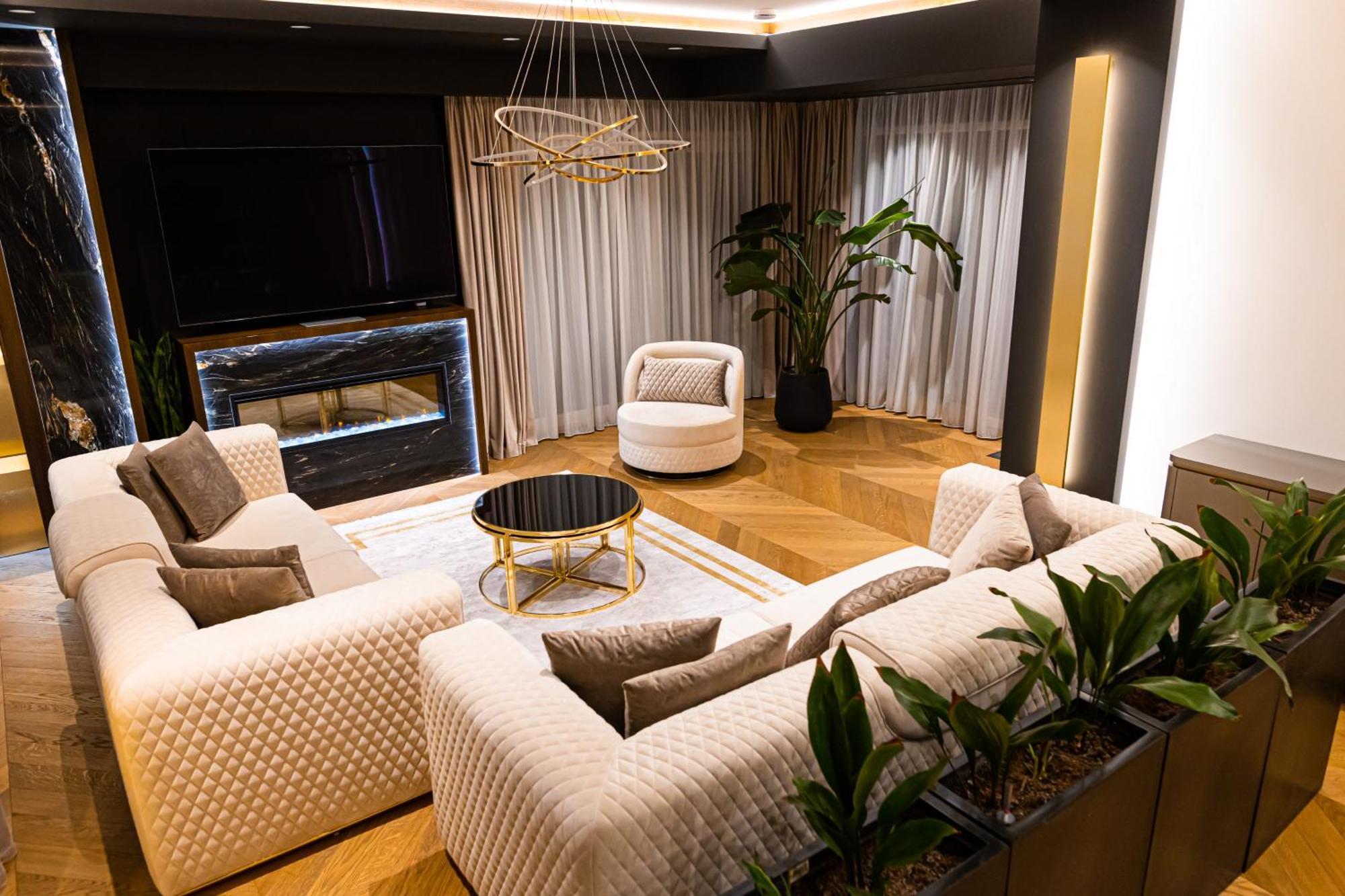 Deluxe Aparthotel Marwell Residence Suceava Eksteriør billede